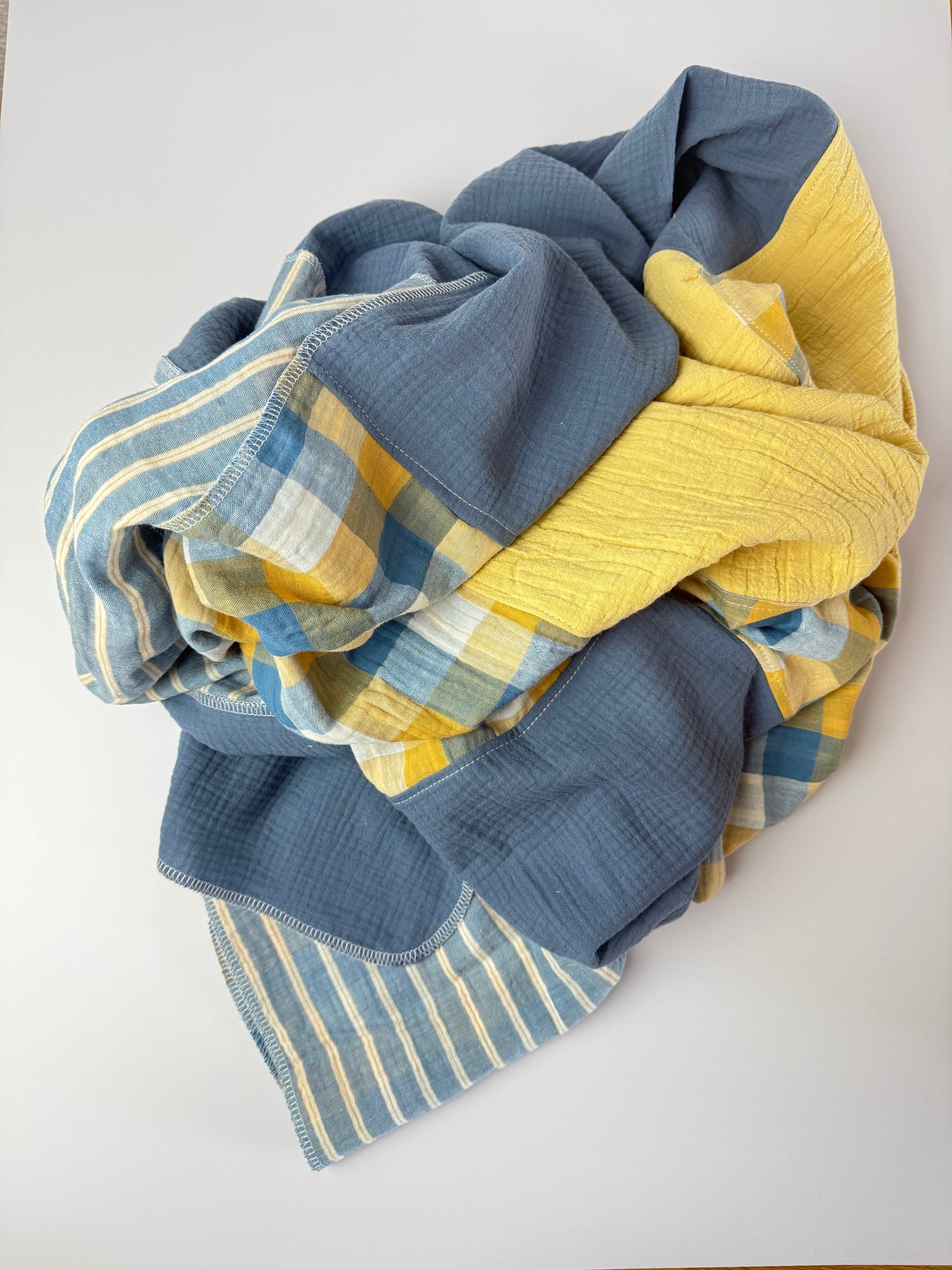 Musselindecke handmade | ca. 130 x 175 cm