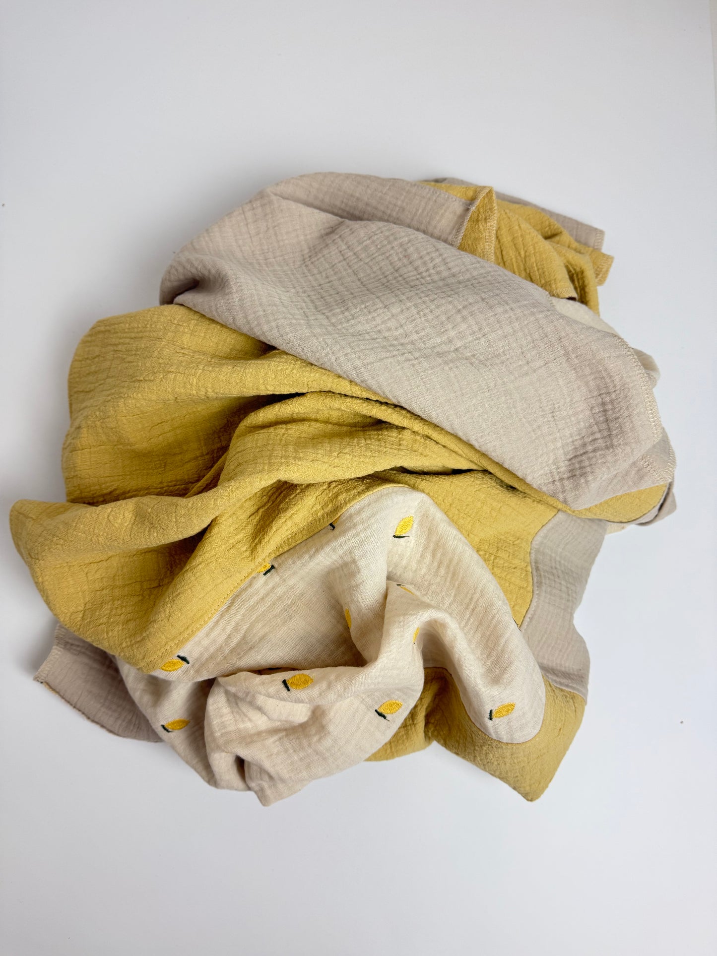 Musselindecke handmade | ca. 130 x 175 cm