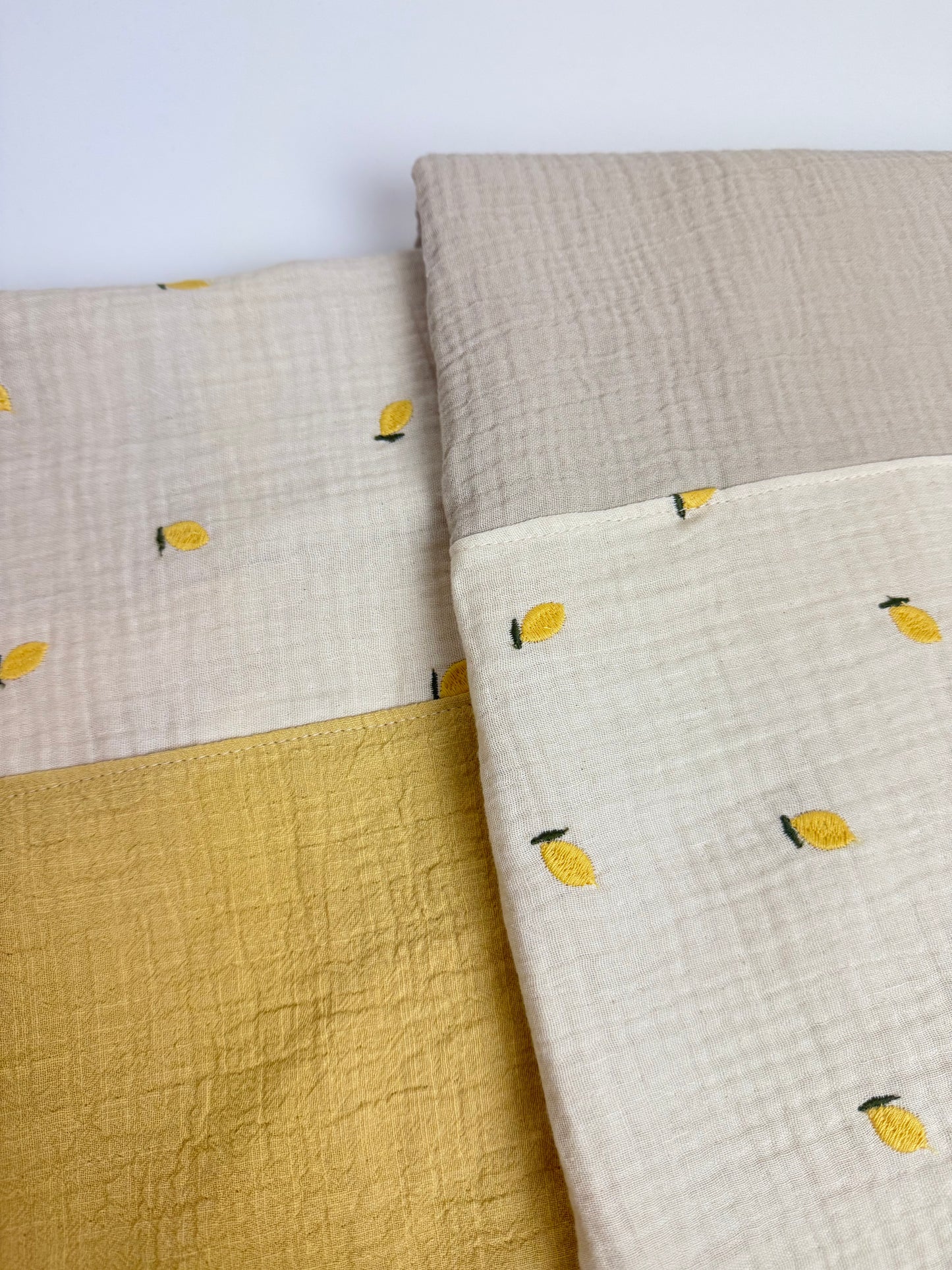 Musselindecke handmade | ca. 130 x 175 cm
