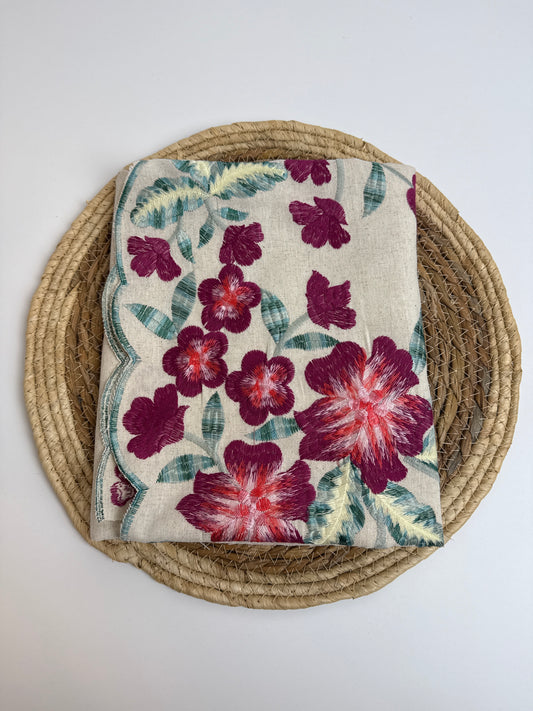 Rest Leinen gestickte Blumen