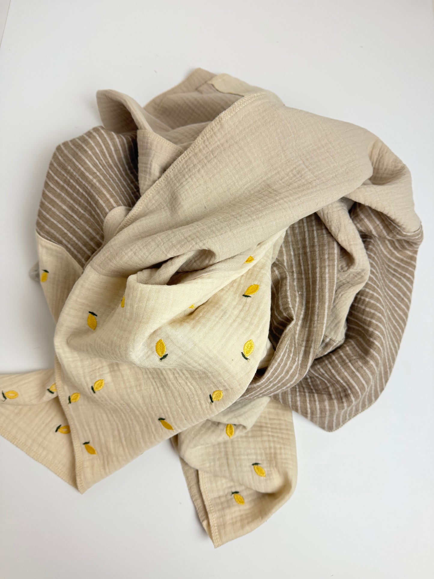 Musselindecke handmade | ca. 130 x 175 cm