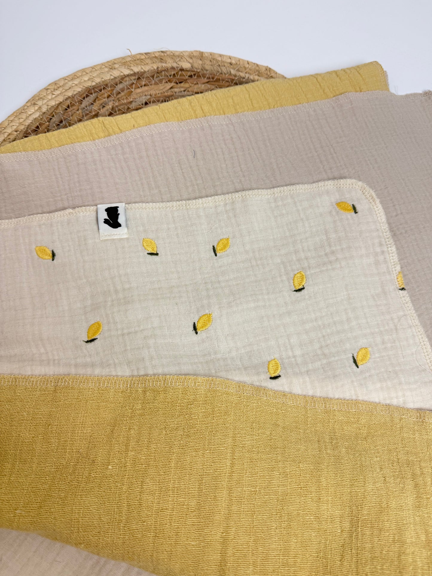 Musselindecke handmade | ca. 130 x 175 cm