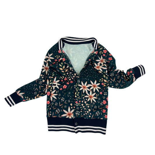 Cardigan „Herbstblume Petrol“ Gr. 110/116 – Fix&Fertig