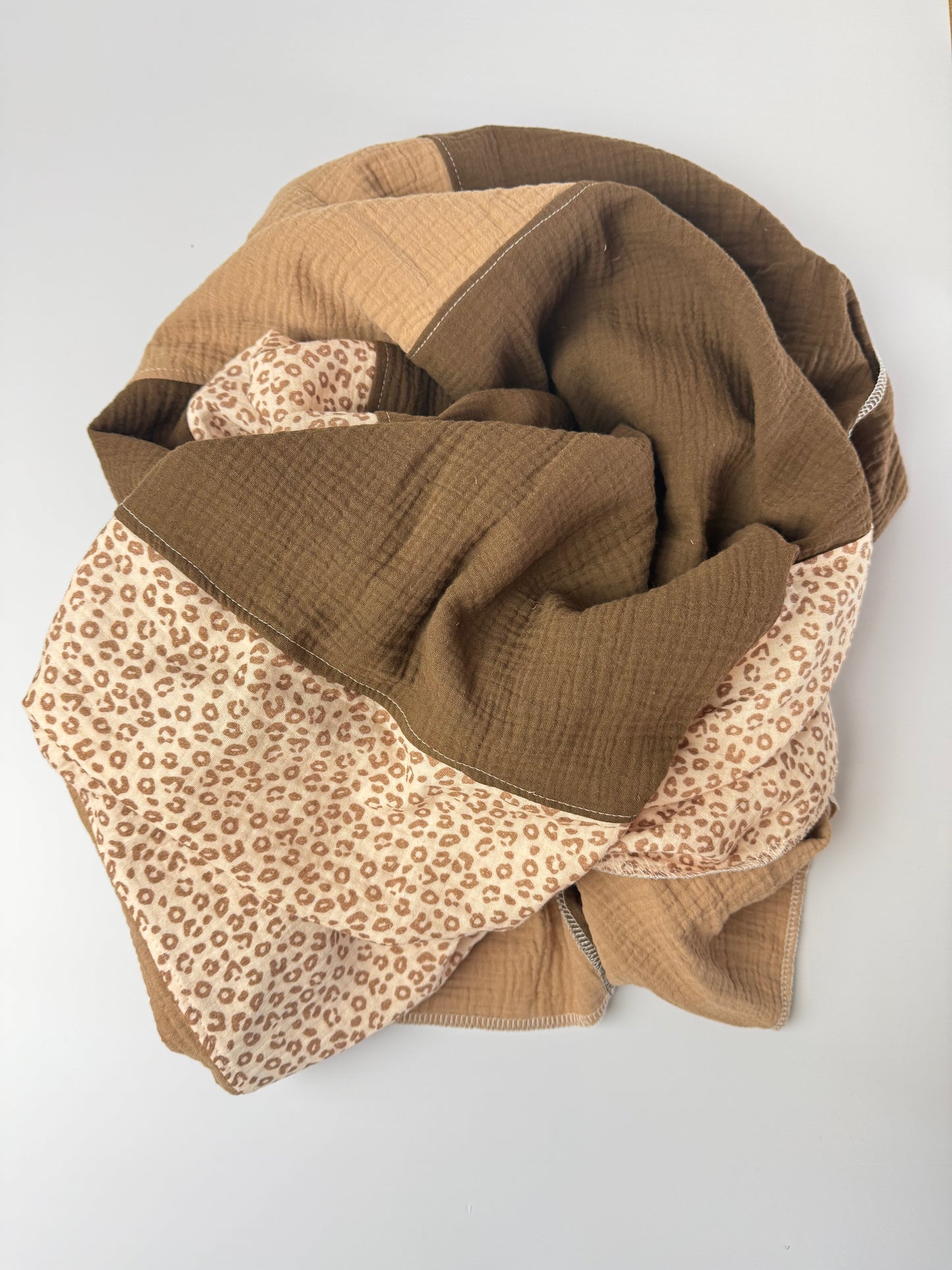 Musselindecke handmade | ca. 130 x 175 cm
