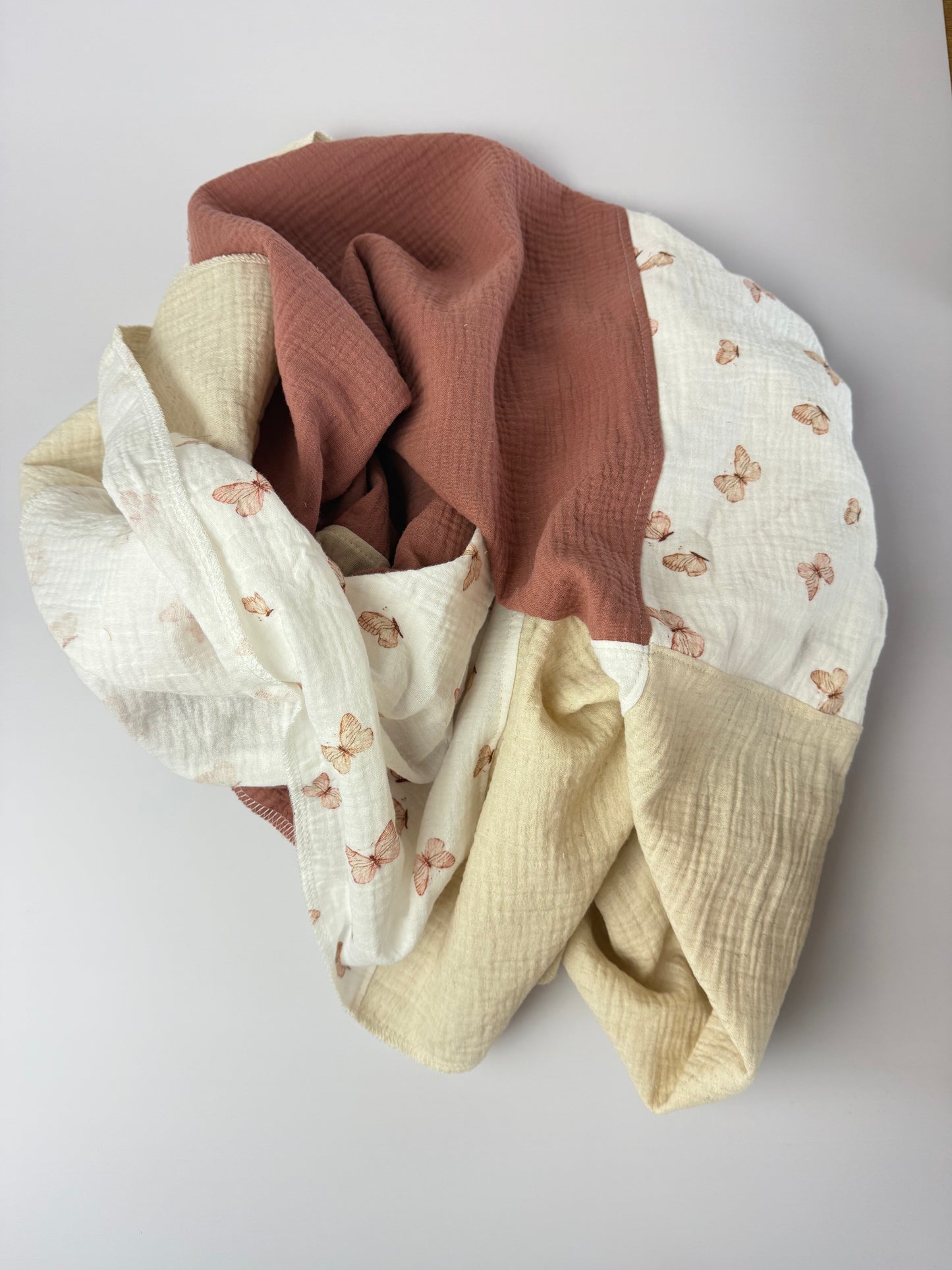 Musselindecke handmade | ca. 130 x 175 cm