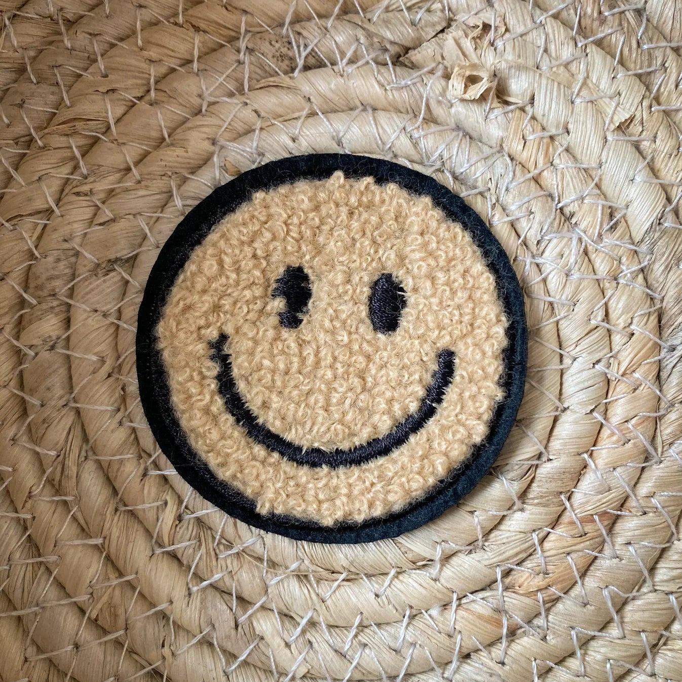 Chenille Patch Smiley beige